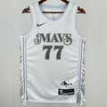 Maillot Mavericks Doncic 77 2025