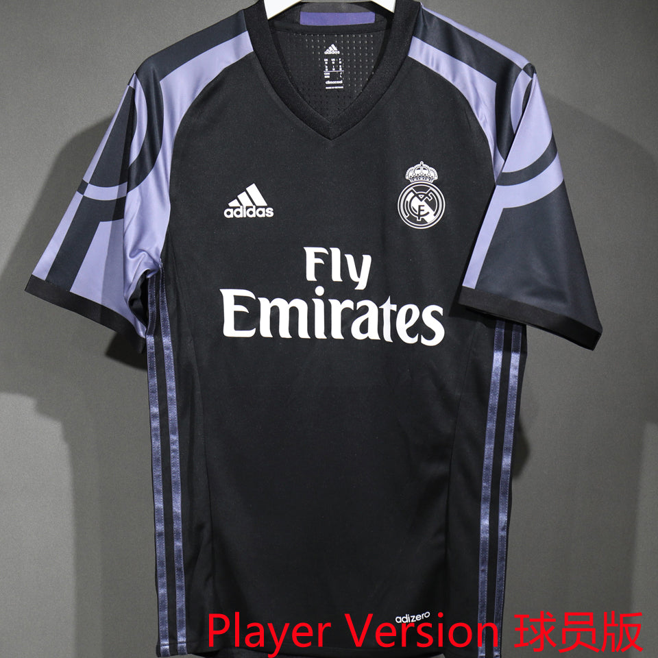 Maillot Real Madrid Rétro 2016/17 (Version Joueur)
